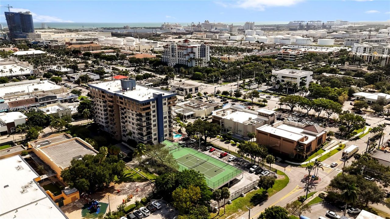 待售: $241,000 (1 贝兹, 1 浴室, 870 平方英尺)