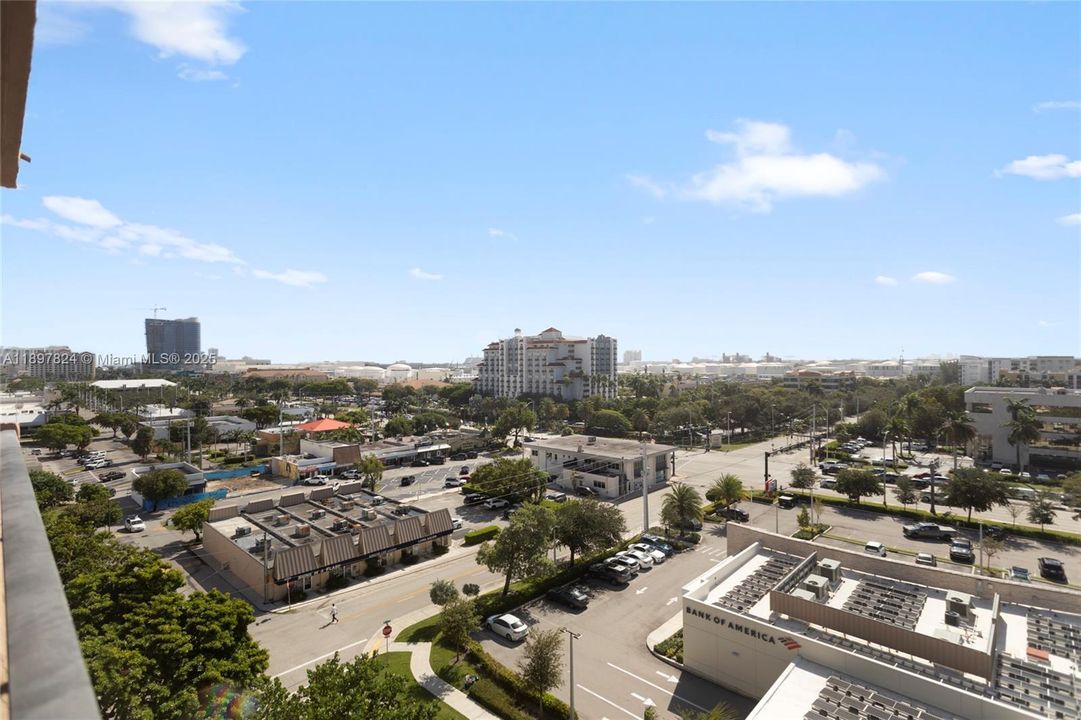 待售: $241,000 (1 贝兹, 1 浴室, 870 平方英尺)