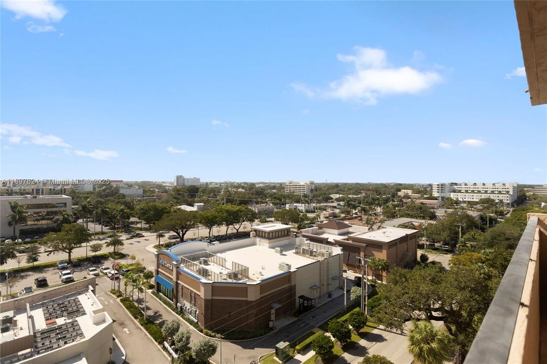 待售: $241,000 (1 贝兹, 1 浴室, 870 平方英尺)