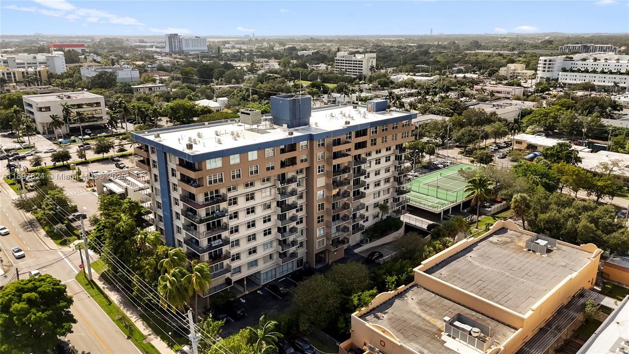 待售: $241,000 (1 贝兹, 1 浴室, 870 平方英尺)