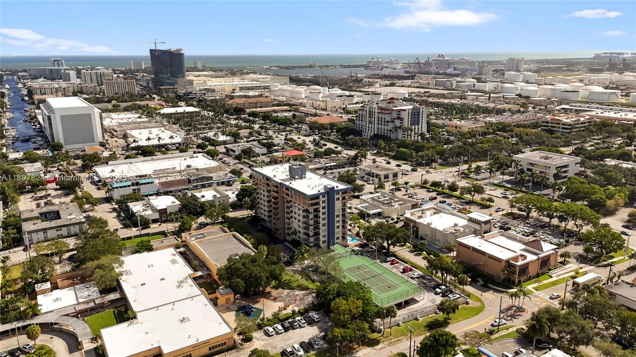 待售: $241,000 (1 贝兹, 1 浴室, 870 平方英尺)