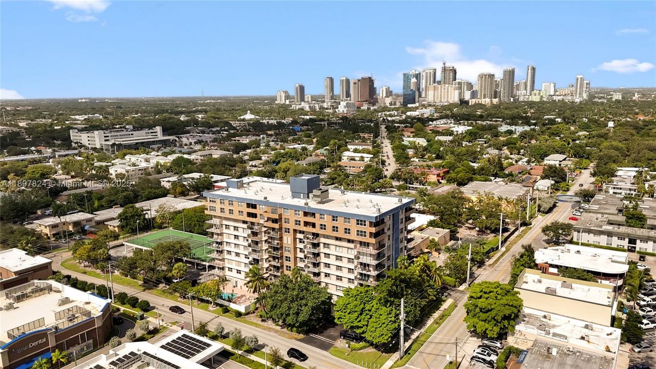 待售: $241,000 (1 贝兹, 1 浴室, 870 平方英尺)