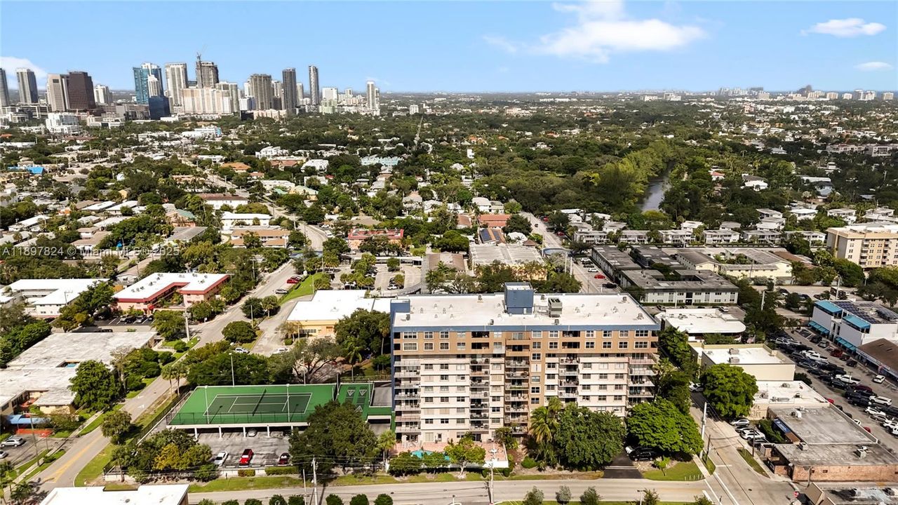 待售: $241,000 (1 贝兹, 1 浴室, 870 平方英尺)