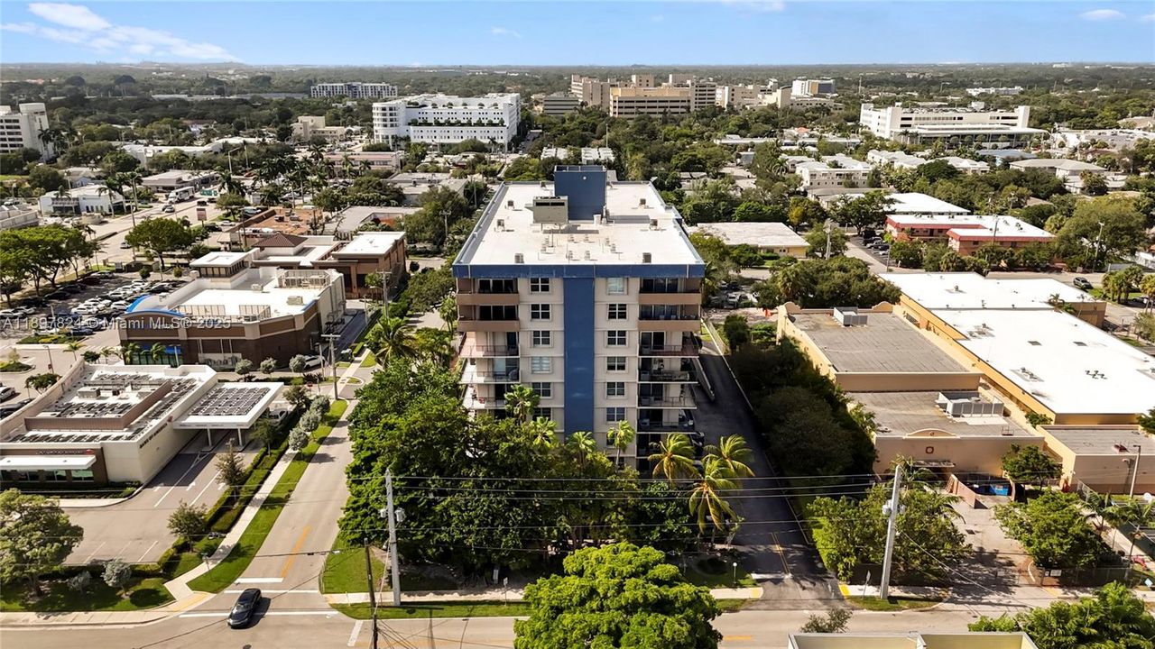 待售: $241,000 (1 贝兹, 1 浴室, 870 平方英尺)