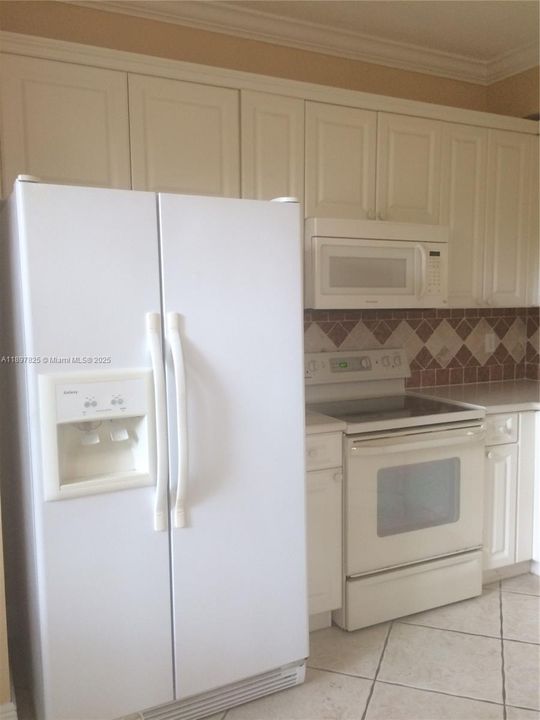 Под контрактом: $2,200 (3 спален, 2 ванн, 1447 Квадратных фут)