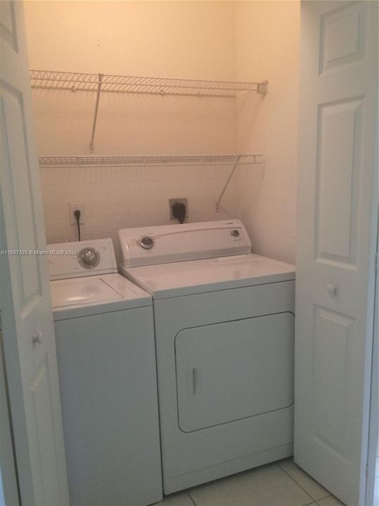 Под контрактом: $2,200 (3 спален, 2 ванн, 1447 Квадратных фут)