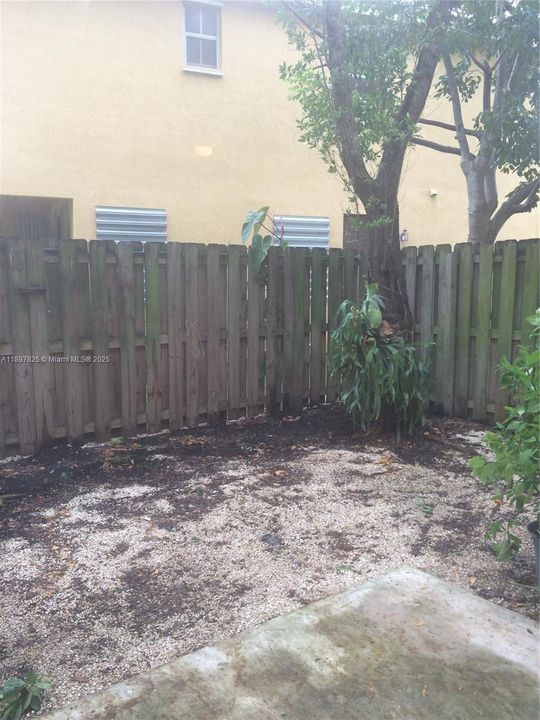 Под контрактом: $2,200 (3 спален, 2 ванн, 1447 Квадратных фут)