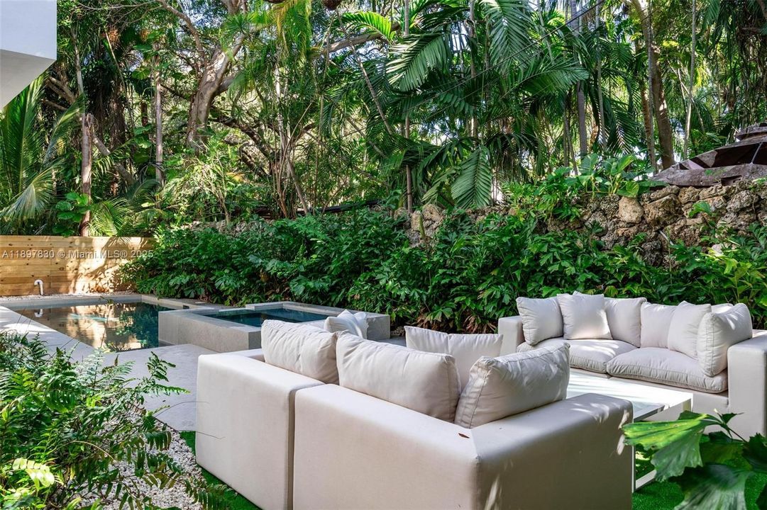 For Sale: $5,890,000 (5 beds, 5 baths, 4972 Square Feet)