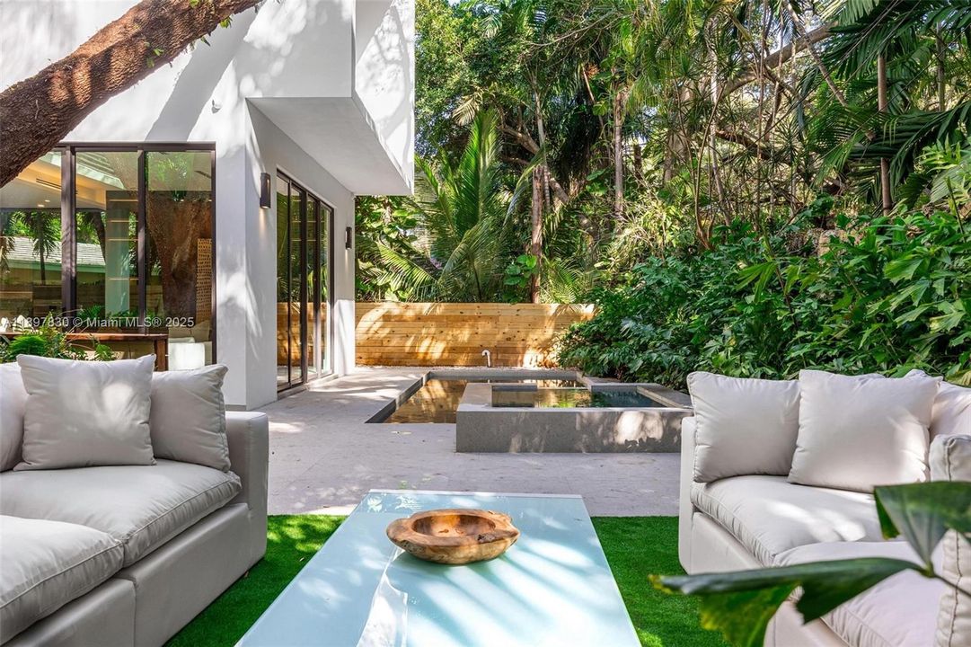 For Sale: $5,890,000 (5 beds, 5 baths, 4972 Square Feet)