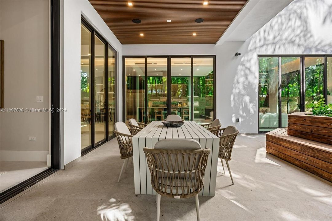 For Sale: $5,890,000 (5 beds, 5 baths, 4972 Square Feet)