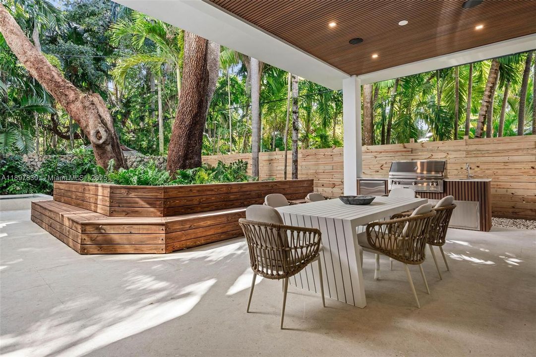 For Sale: $5,890,000 (5 beds, 5 baths, 4972 Square Feet)