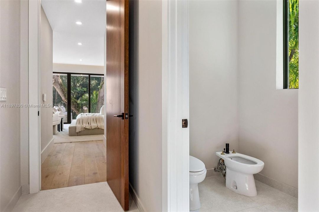 For Sale: $5,890,000 (5 beds, 5 baths, 4972 Square Feet)