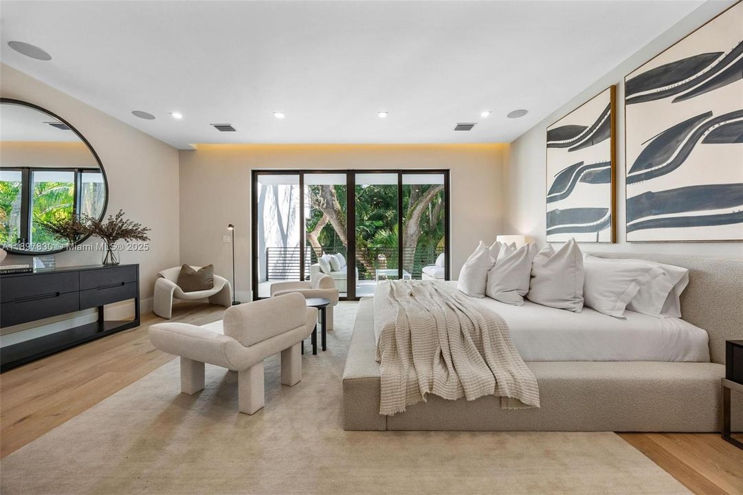 For Sale: $5,890,000 (5 beds, 5 baths, 4972 Square Feet)