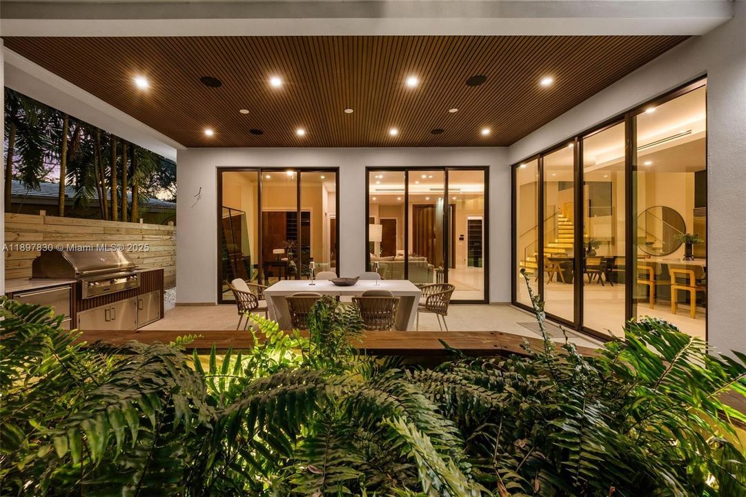 For Sale: $5,890,000 (5 beds, 5 baths, 4972 Square Feet)