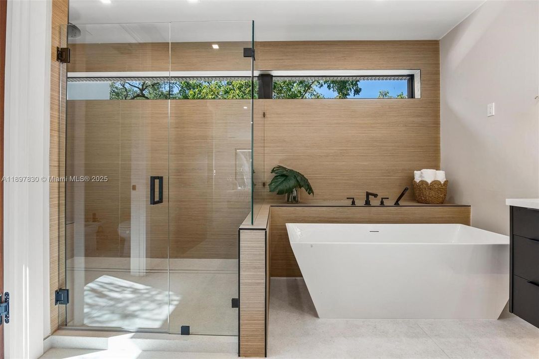 For Sale: $5,890,000 (5 beds, 5 baths, 4972 Square Feet)