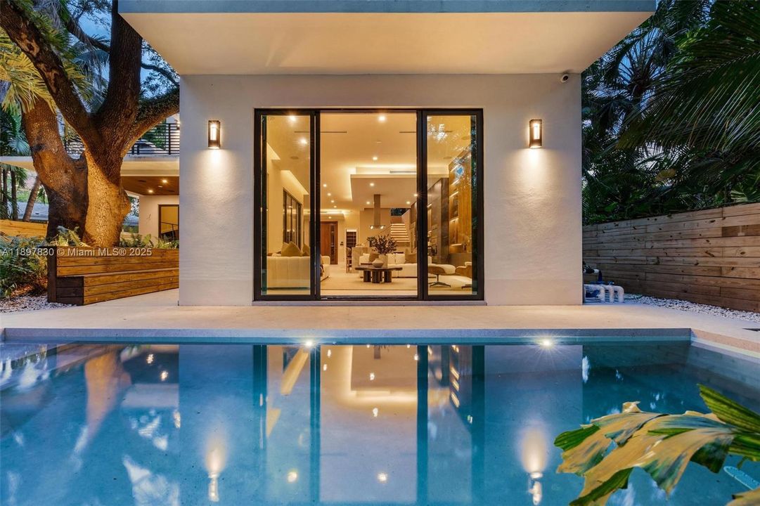 For Sale: $5,890,000 (5 beds, 5 baths, 4972 Square Feet)