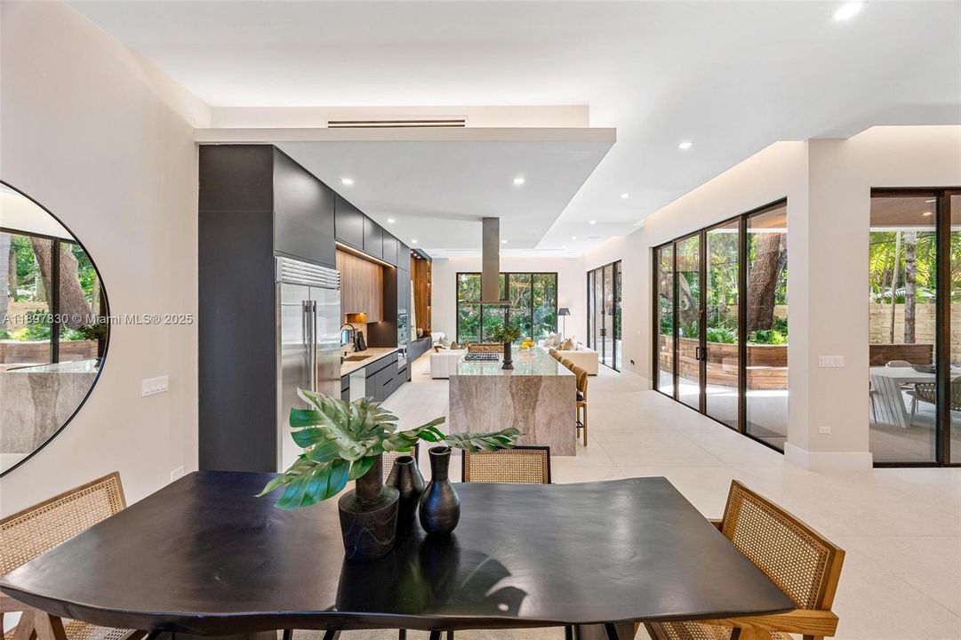 For Sale: $5,890,000 (5 beds, 5 baths, 4972 Square Feet)