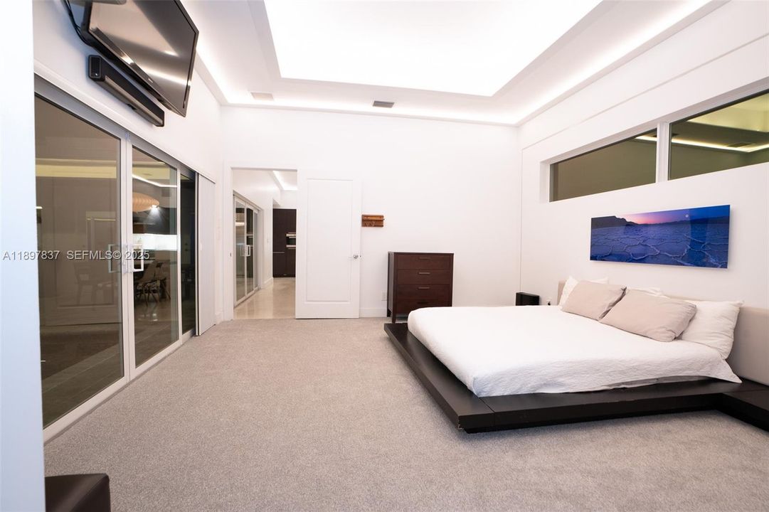 For Sale: $3,650,000 (3 beds, 3 baths, 2489 Square Feet)