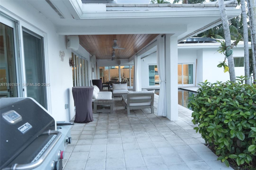 For Sale: $3,650,000 (3 beds, 3 baths, 2489 Square Feet)