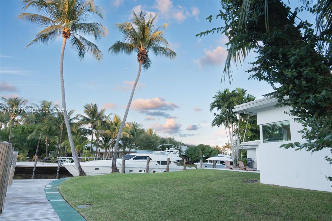 For Sale: $3,650,000 (3 beds, 3 baths, 2489 Square Feet)