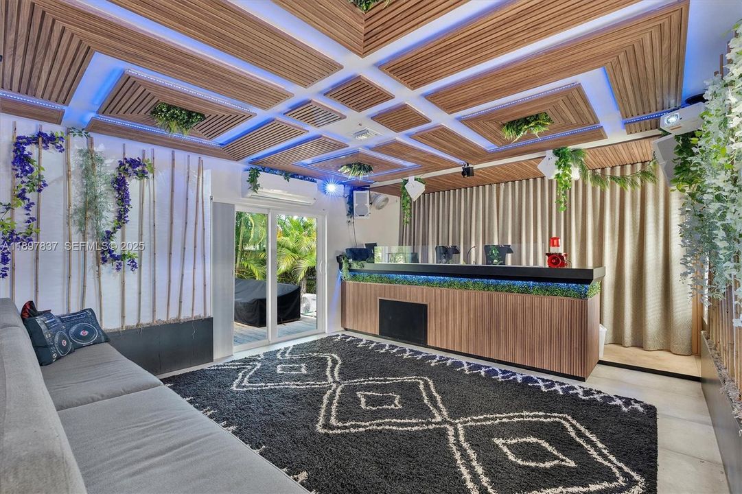 For Sale: $3,650,000 (3 beds, 3 baths, 2489 Square Feet)