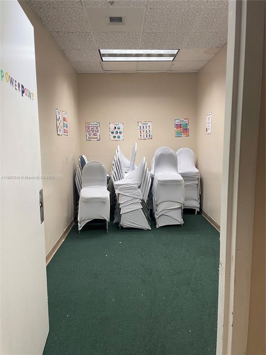 出租: $5,500 (0 贝兹, 0 浴室, 0 平方英尺)