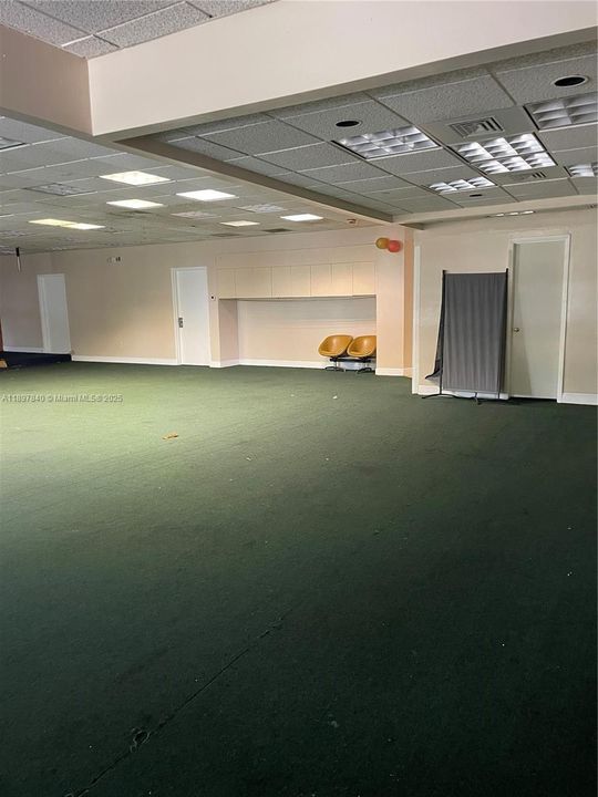 出租: $5,500 (0 贝兹, 0 浴室, 0 平方英尺)