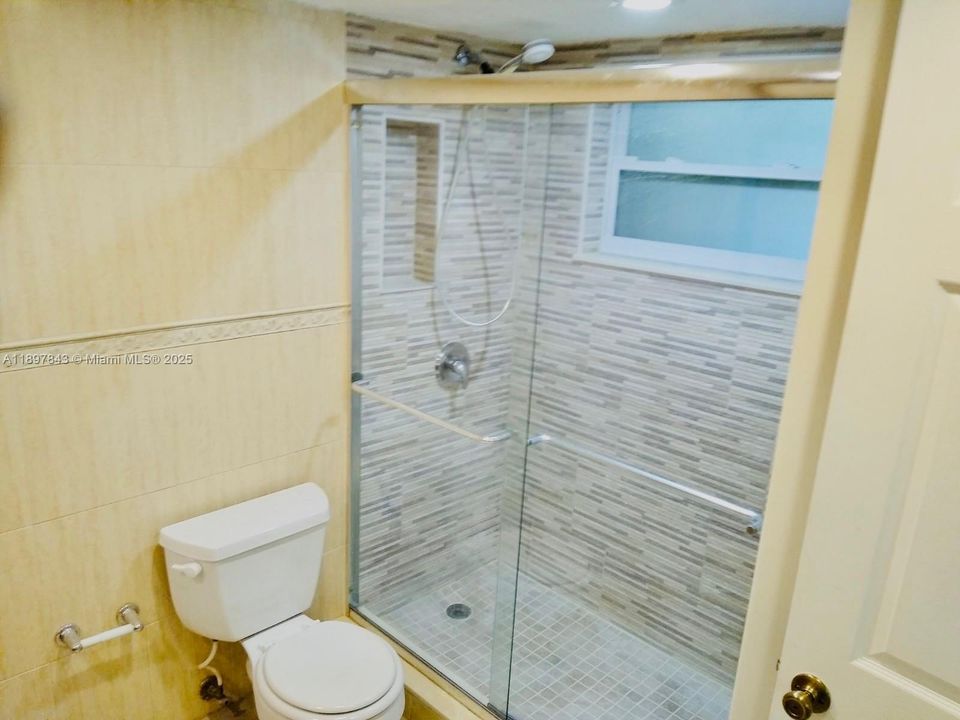 В аренду: $1,900 (1 спален, 1 ванн, 700 Квадратных фут)