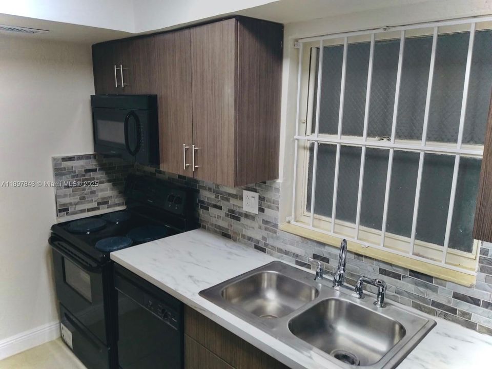 В аренду: $1,900 (1 спален, 1 ванн, 700 Квадратных фут)