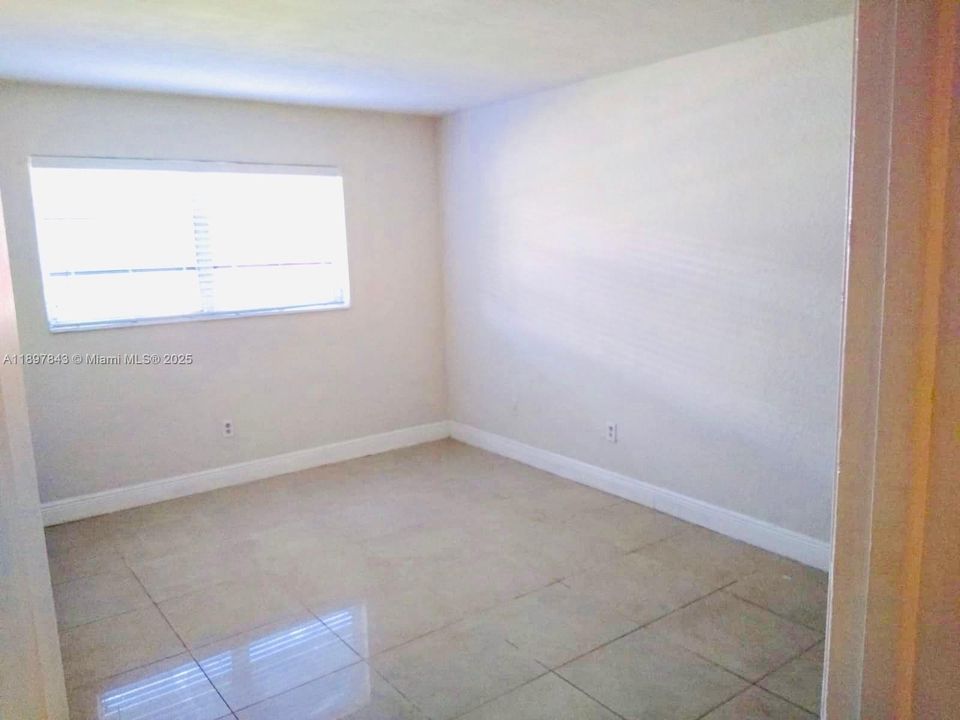 В аренду: $1,900 (1 спален, 1 ванн, 700 Квадратных фут)