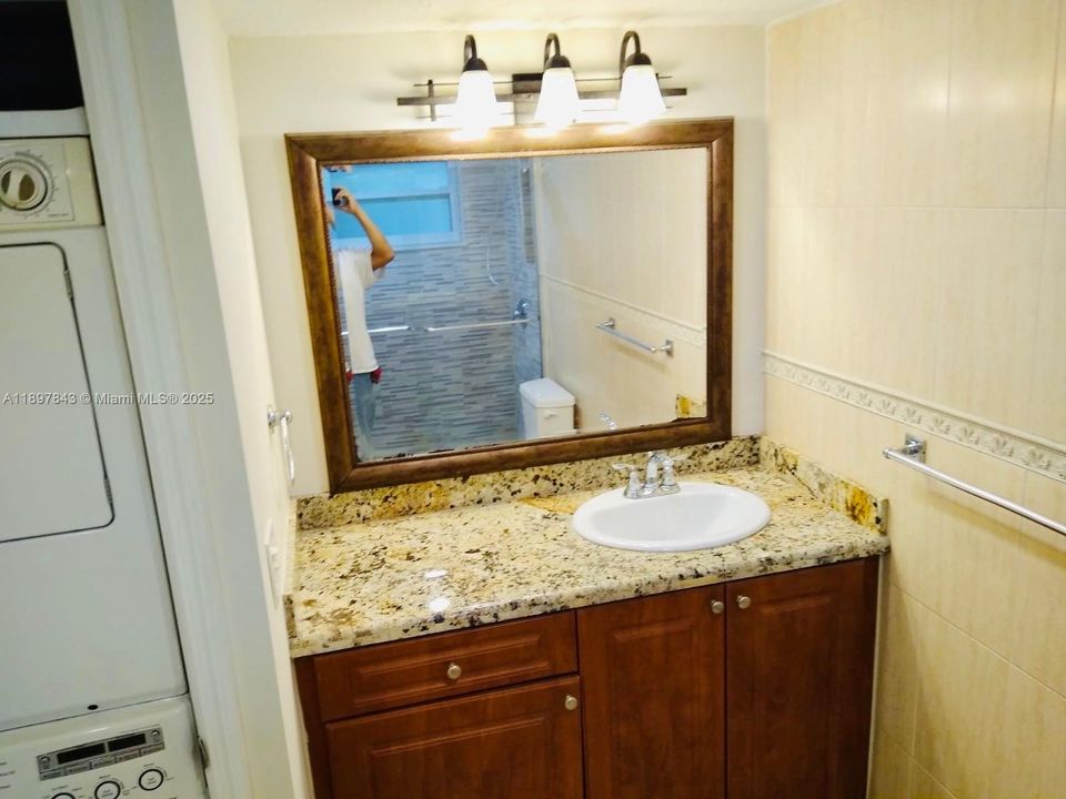 В аренду: $1,900 (1 спален, 1 ванн, 700 Квадратных фут)