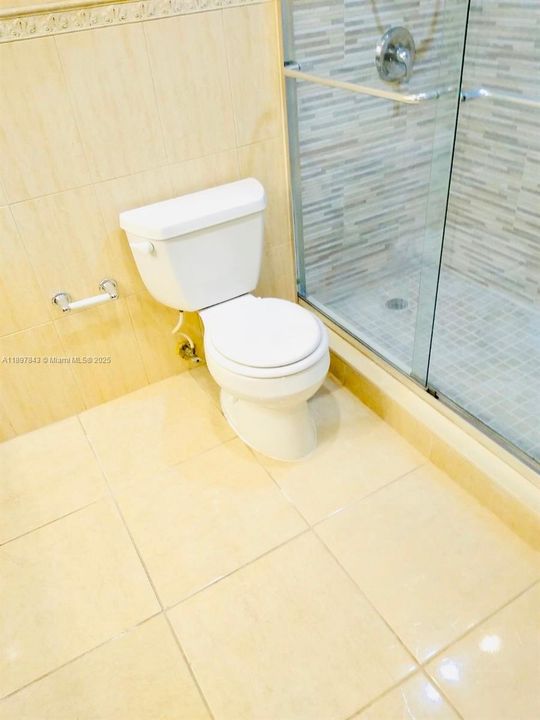 В аренду: $1,900 (1 спален, 1 ванн, 700 Квадратных фут)