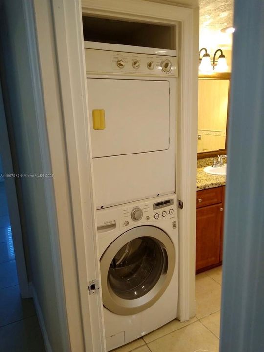 В аренду: $1,900 (1 спален, 1 ванн, 700 Квадратных фут)