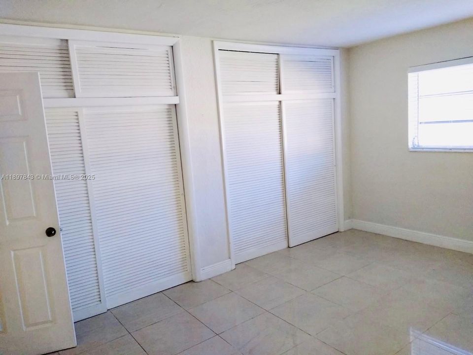 В аренду: $1,900 (1 спален, 1 ванн, 700 Квадратных фут)