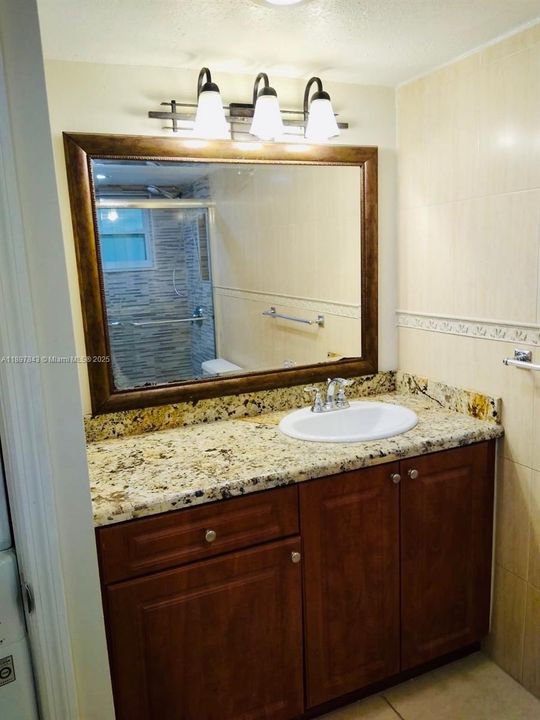 В аренду: $1,900 (1 спален, 1 ванн, 700 Квадратных фут)