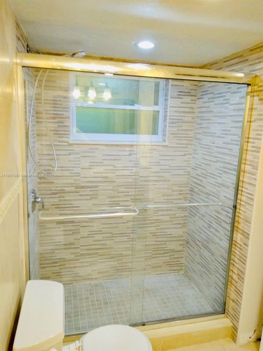 В аренду: $1,900 (1 спален, 1 ванн, 700 Квадратных фут)