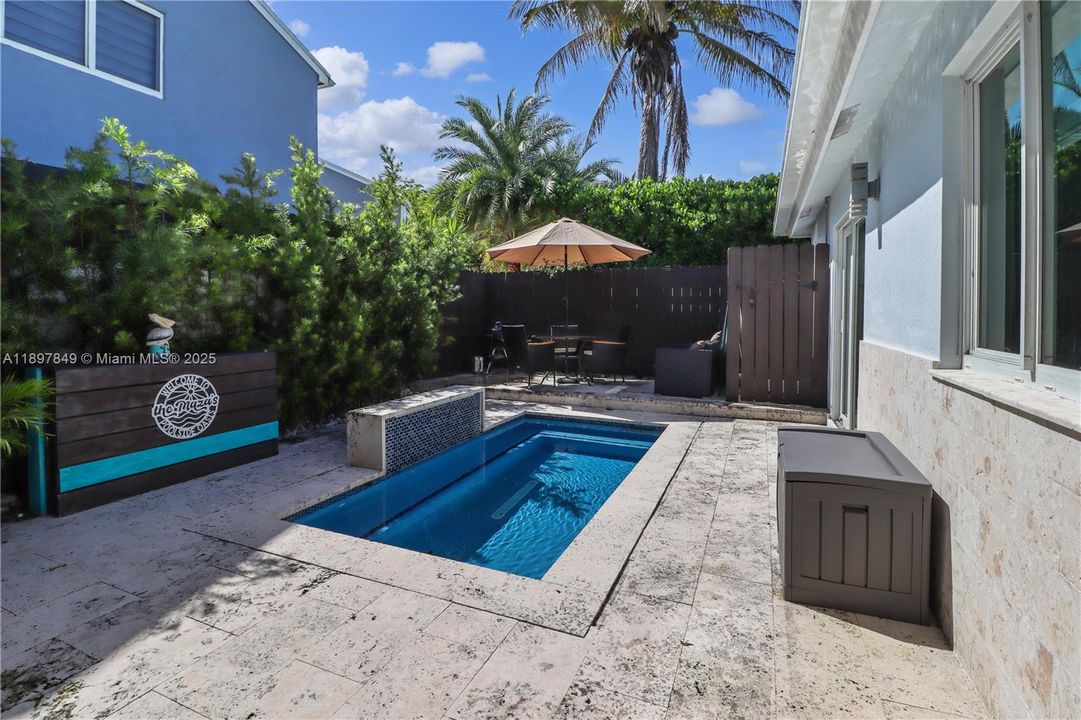 合同活跃: $3,500 (3 贝兹, 3 浴室, 1325 平方英尺)