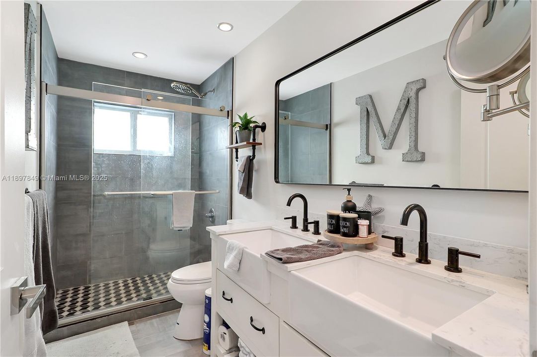 合同活跃: $3,500 (3 贝兹, 3 浴室, 1325 平方英尺)