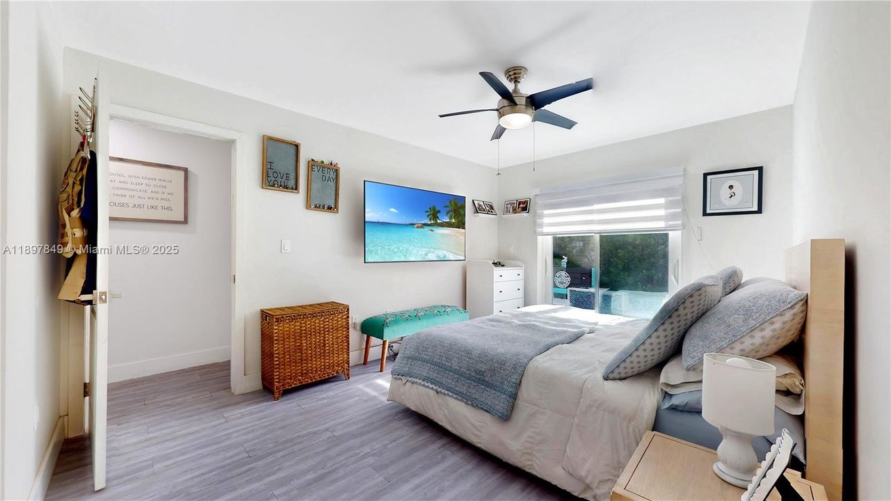 合同活跃: $3,500 (3 贝兹, 3 浴室, 1325 平方英尺)