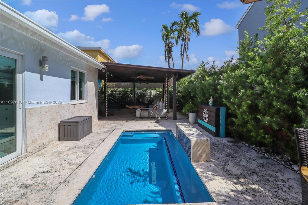 合同活跃: $3,500 (3 贝兹, 3 浴室, 1325 平方英尺)