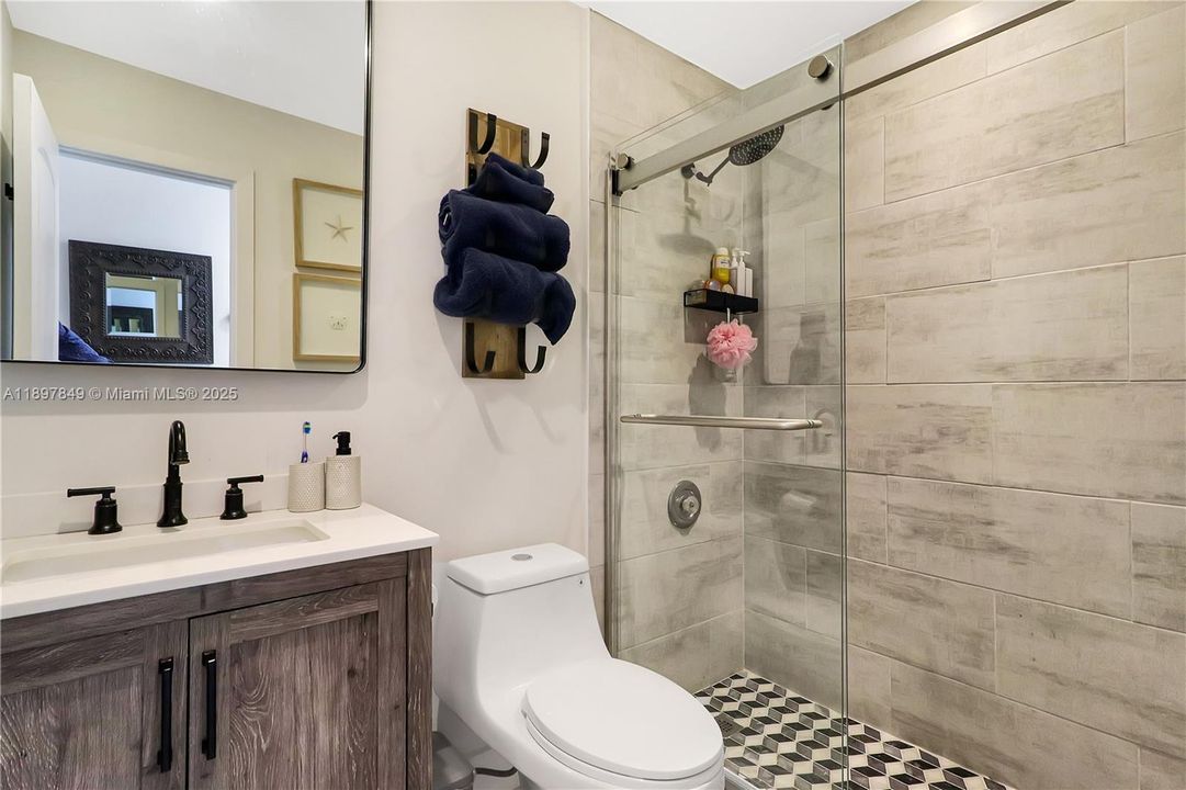 合同活跃: $3,500 (3 贝兹, 3 浴室, 1325 平方英尺)