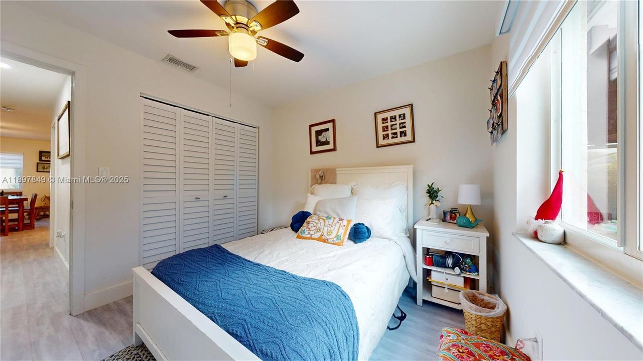 合同活跃: $3,500 (3 贝兹, 3 浴室, 1325 平方英尺)