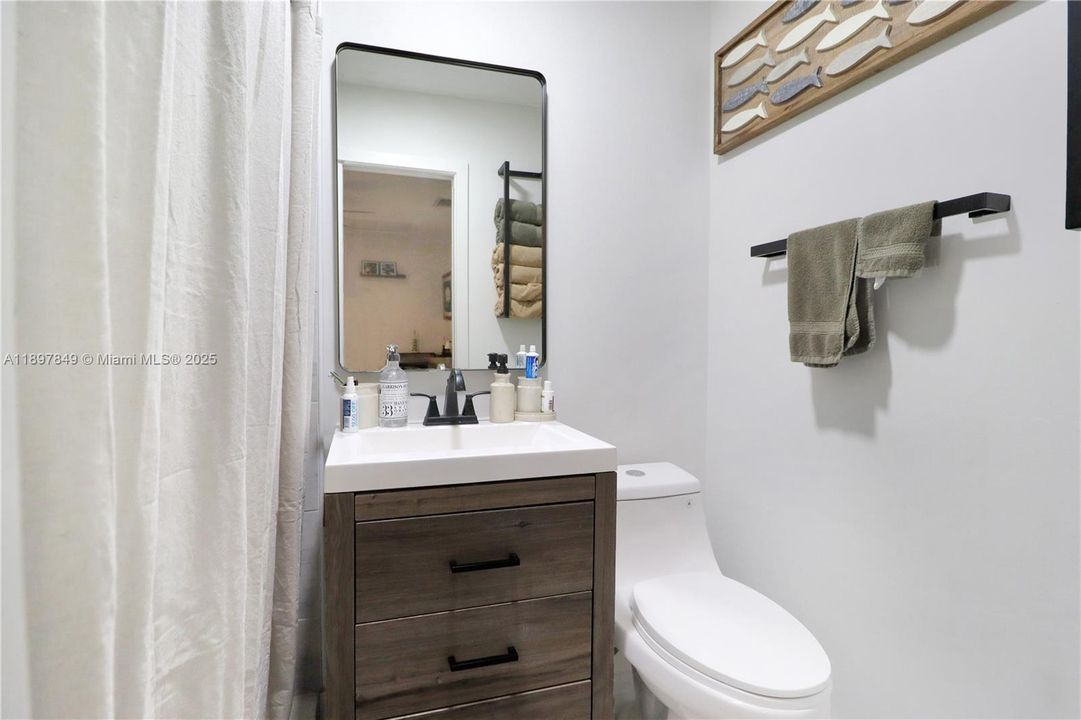 合同活跃: $3,500 (3 贝兹, 3 浴室, 1325 平方英尺)