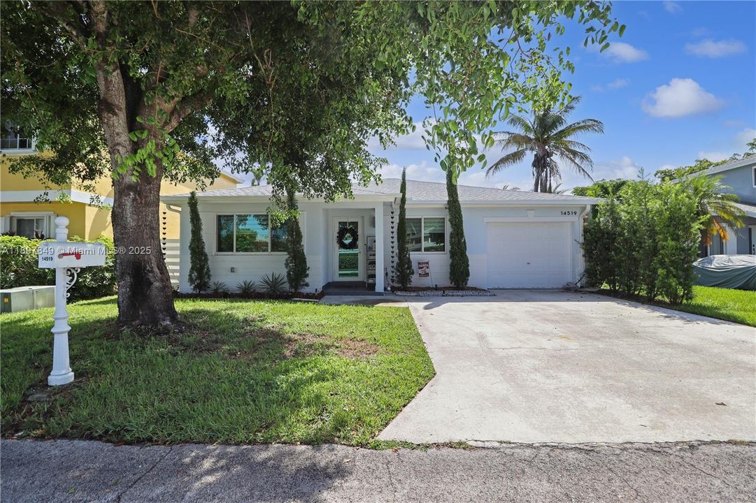 合同活跃: $3,500 (3 贝兹, 3 浴室, 1325 平方英尺)