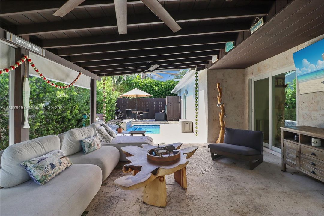 合同活跃: $3,500 (3 贝兹, 3 浴室, 1325 平方英尺)