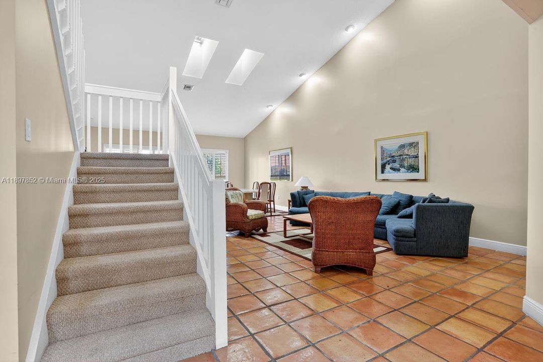 En Venta: $589,000 (4 camas, 4 baños, 2278 Pies cuadrados)