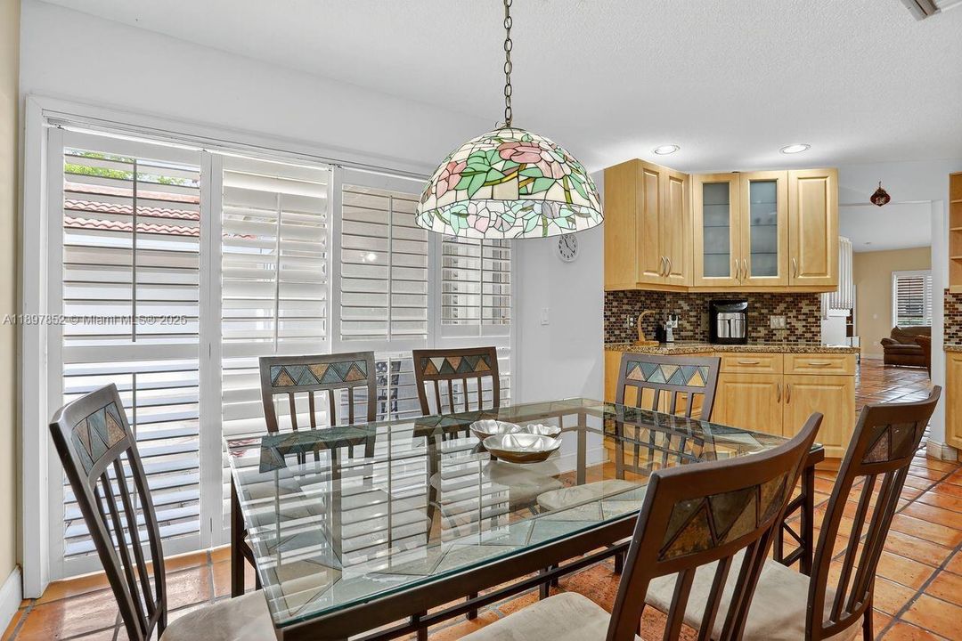 En Venta: $589,000 (4 camas, 4 baños, 2278 Pies cuadrados)