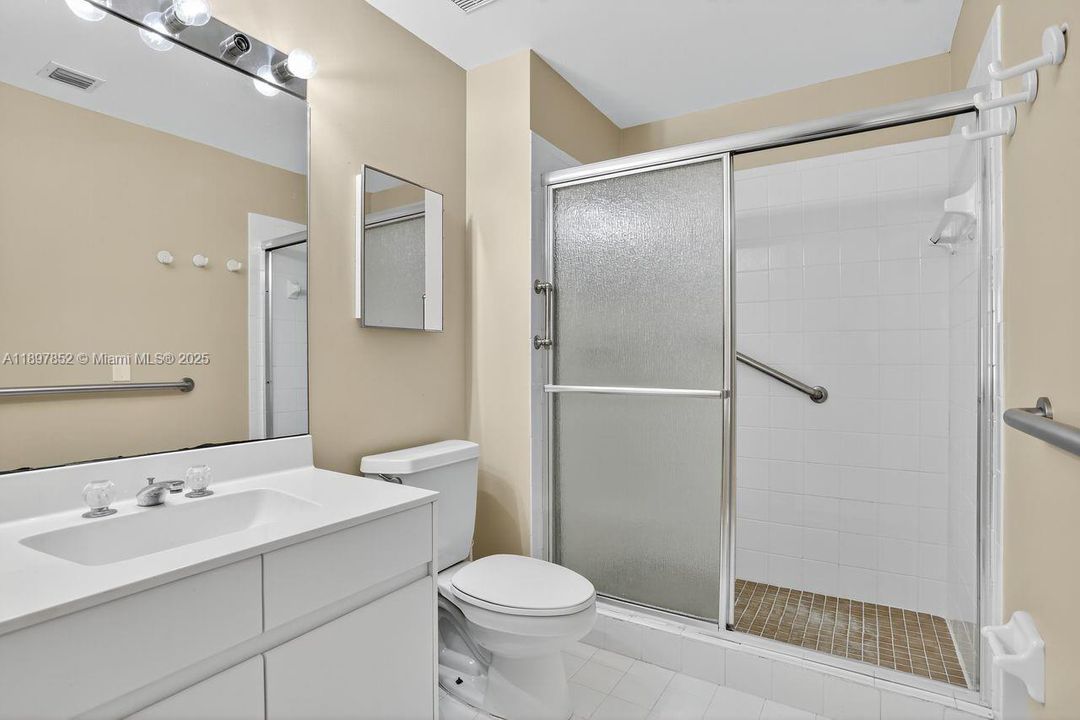 En Venta: $589,000 (4 camas, 4 baños, 2278 Pies cuadrados)