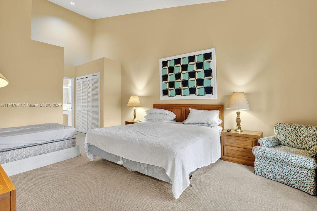 En Venta: $589,000 (4 camas, 4 baños, 2278 Pies cuadrados)