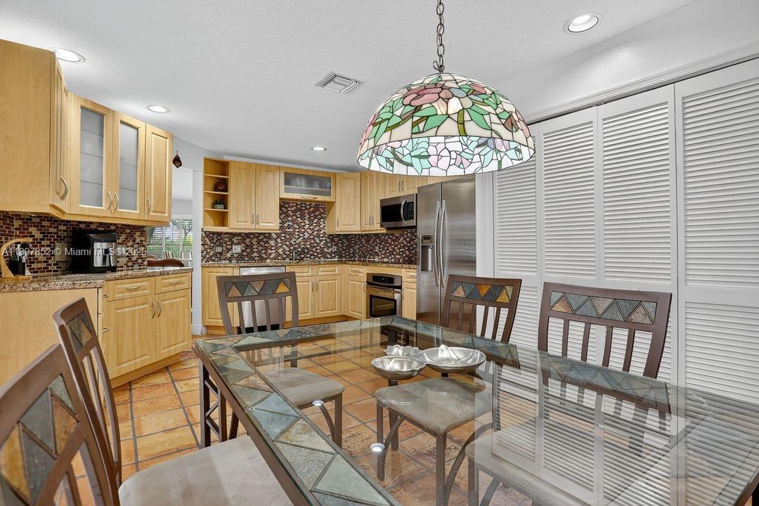 En Venta: $589,000 (4 camas, 4 baños, 2278 Pies cuadrados)